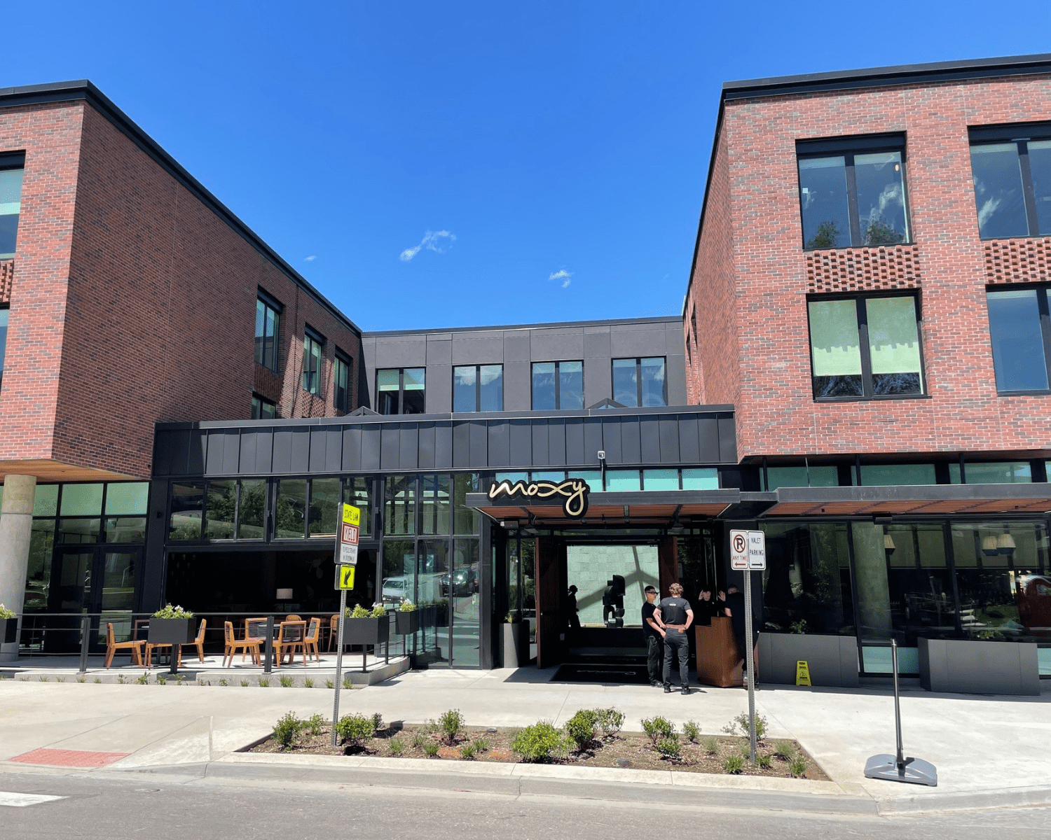MOXY-HOTEL-BOULDER-1 Image of a three-story brick hotel with modern, boxy shape and large windows.
