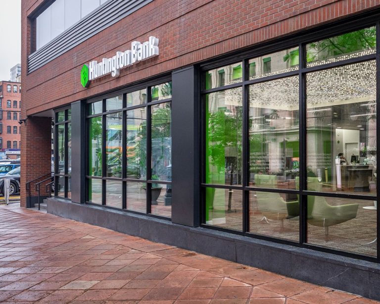 Brick and glass exterior of Huntington Bank locaton.